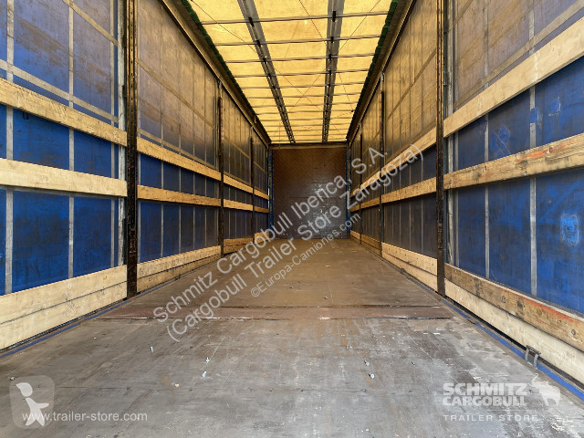 نصف مقطورة Berger Curtainsider Standard