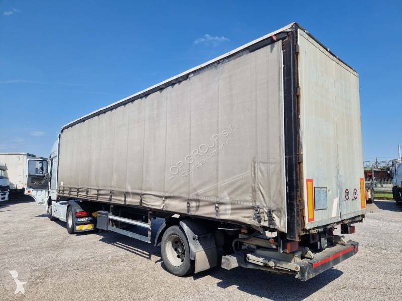 نصف مقطورة Schmitz Cargobull SK010