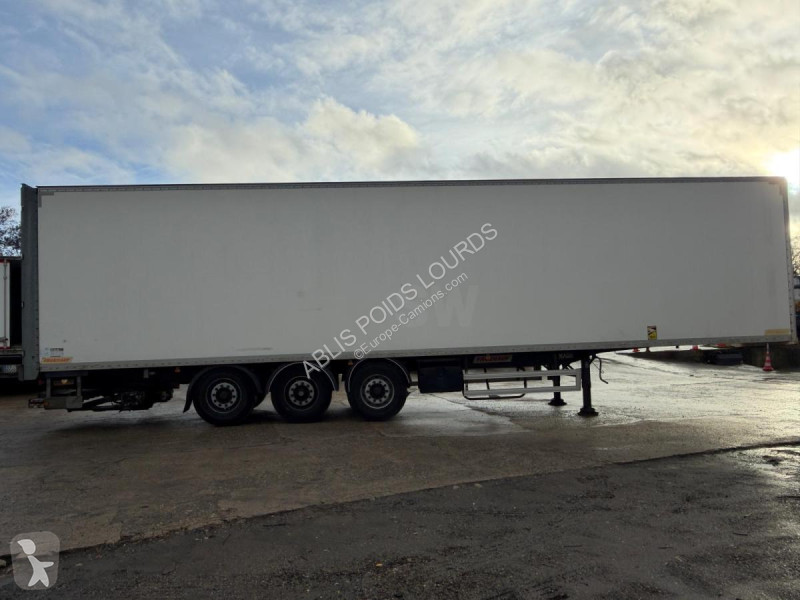 نصف مقطورة Fruehauf