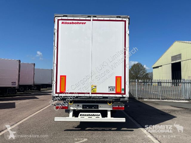 نصف مقطورة Kässbohrer Curtainsider Standard