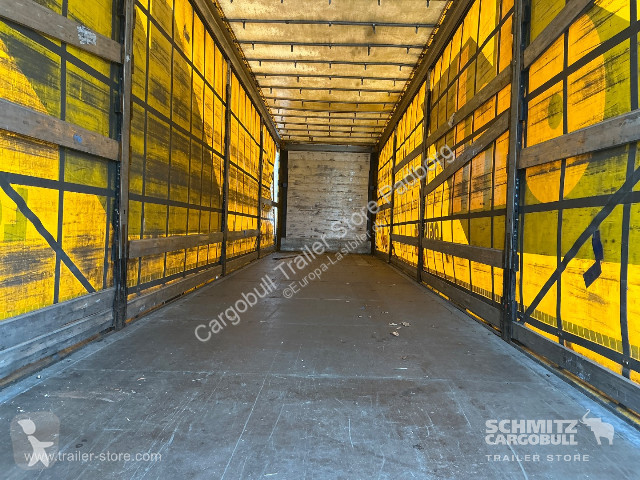 نصف مقطورة Schmitz Cargobull Curtainsider Mega