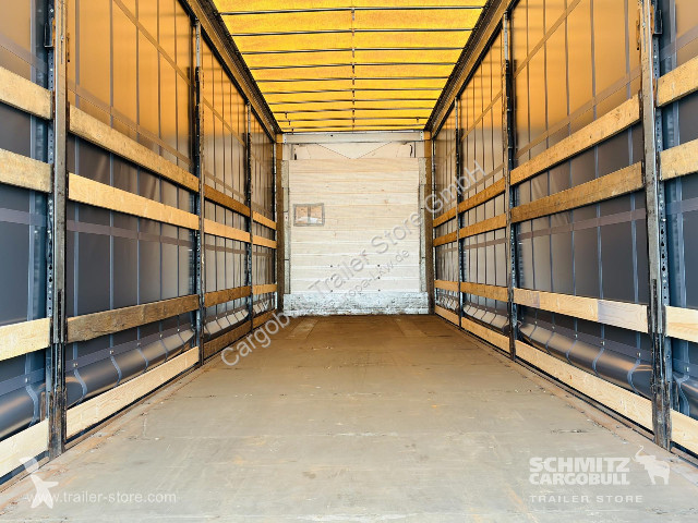 نصف مقطورة Schmitz Cargobull Curtainsider Mega...