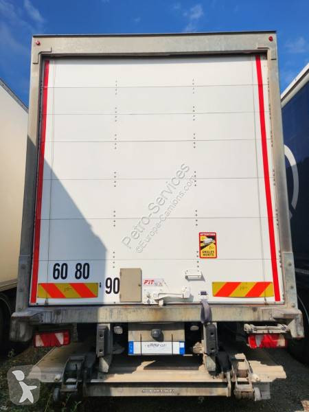 نصف مقطورة Fruehauf