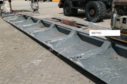 نصف مقطورة حاملة آليات