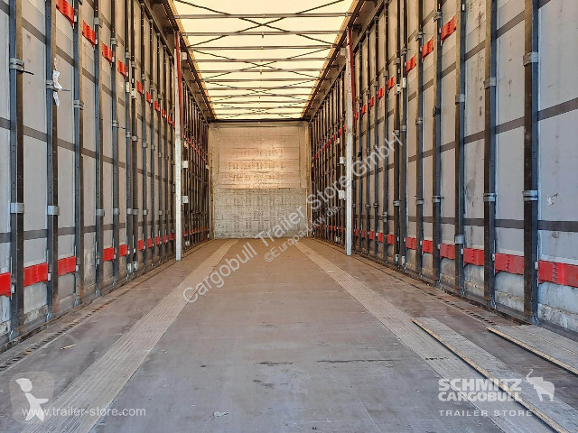 Semirremolque Kögel Curtainsider Mega