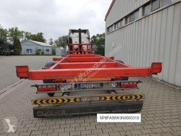 Semi remorque porte containers