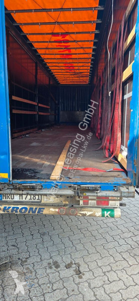 Krone ponyvával felszerelt plató félpótkocsi