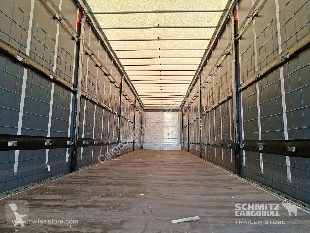 Полуприцеп Berger Curtainsider Standard Getränke