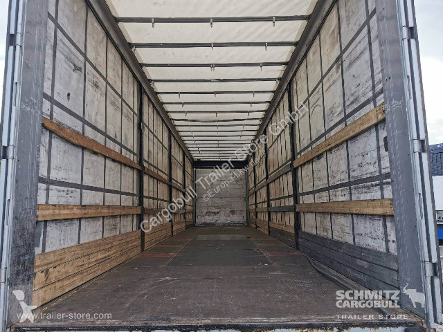Semitrailer Schwarzmüller Curtainsider Mega