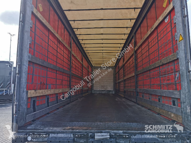 Semitrailer Schmitz Cargobull Curtainsider Mega
