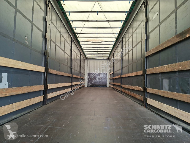 Semitrailer Krone Curtainsider Mega