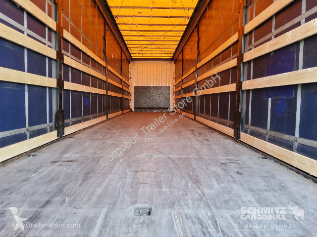 Semitrailer Krone Curtainsider Mega