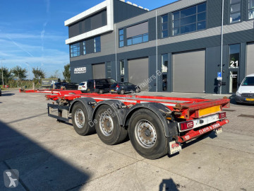 Semi remorque porte containers