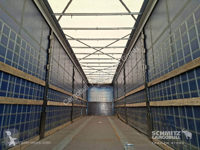 نصف مقطورة Kögel Curtainsider Mega