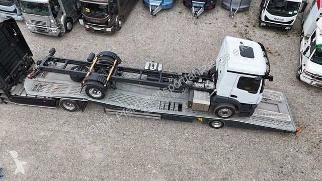 Autotransporter semi-trailer