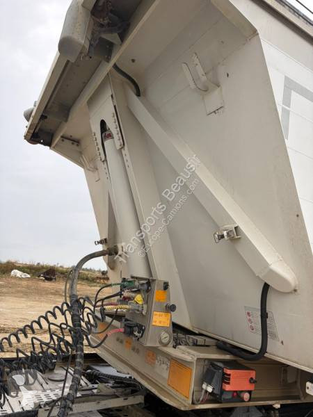 Benalu  semi-trailer