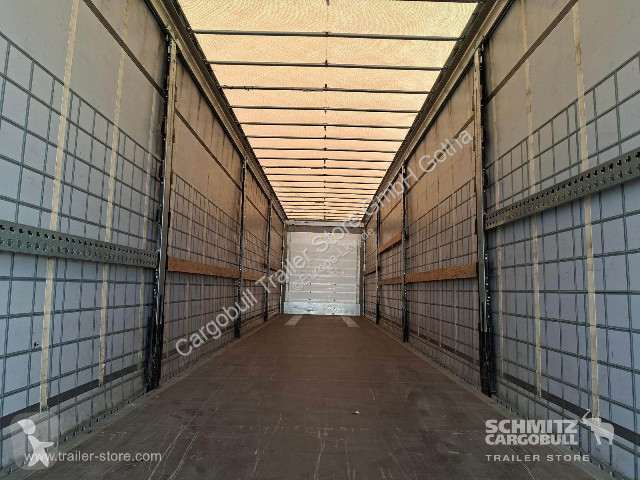 Schmitz Cargobull Curtainsider Mega Getränke...