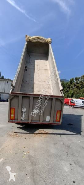 Benalu  semi-trailer