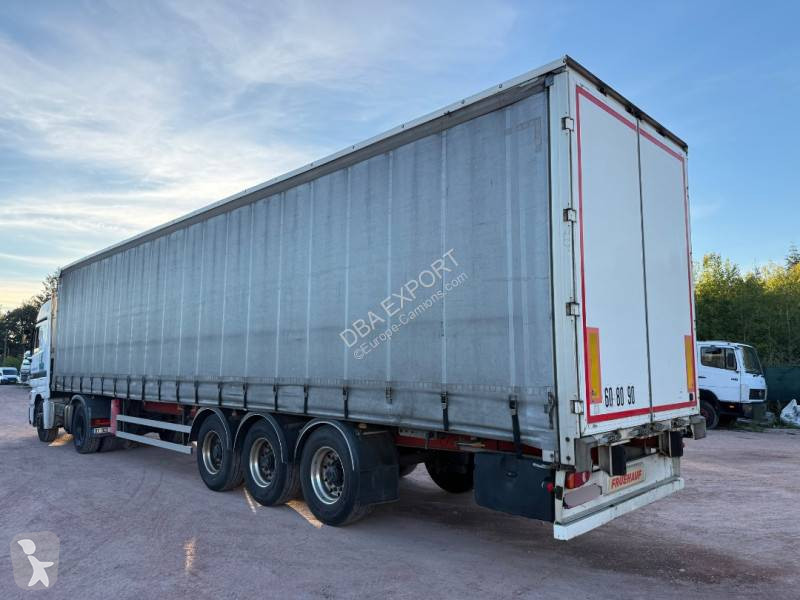 Fruehauf Bâchée semi-trailer
