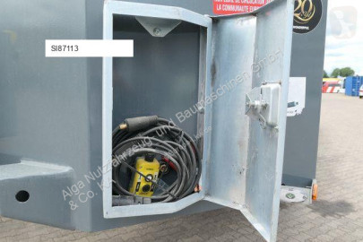 New heavy equipment transport semi-trailer