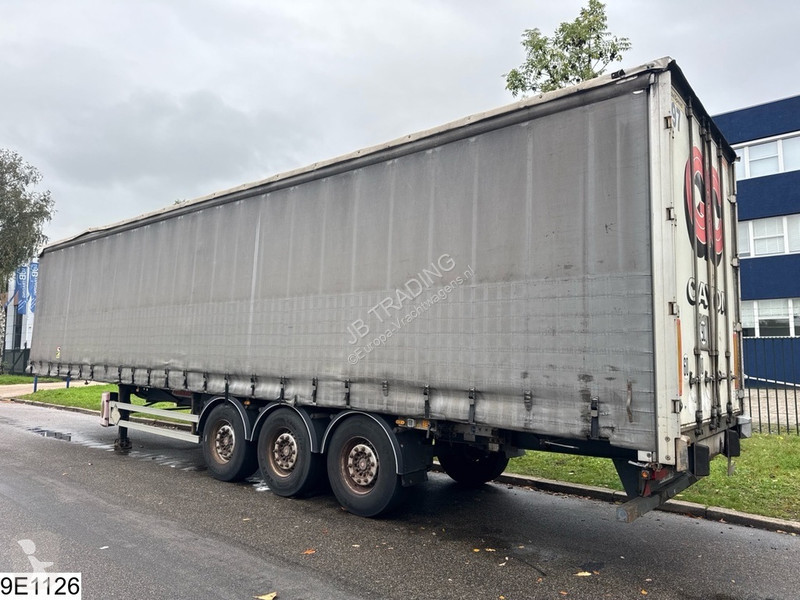 Fruehauf Tautliner Lift axle semi-trailer