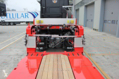 نصف مقطورة حاملة آليات Kässbohrer جديد