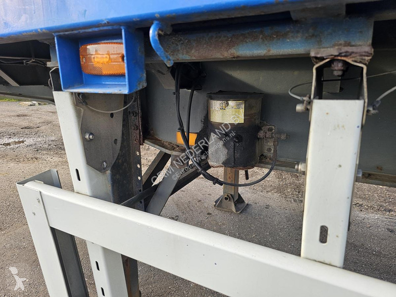 V02-STG-15-30 semi-trailer