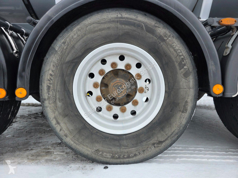 نصف مقطورة Kässbohrer STB / Liftachse /...