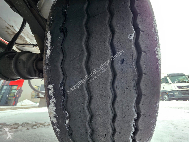 نصف مقطورة Kässbohrer STB / Liftachse /...