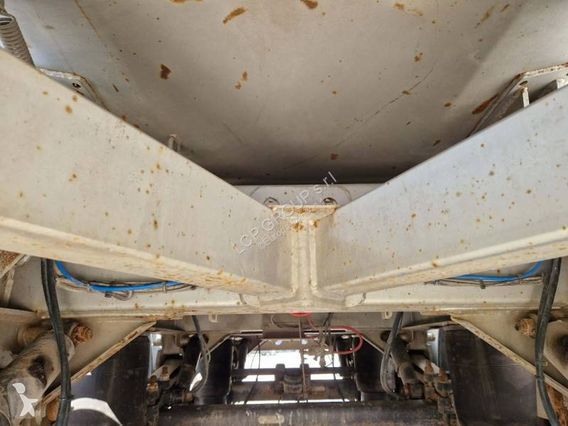 نصف مقطورة Menci SA740R