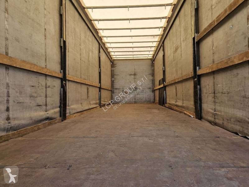 نصف مقطورة Schmitz Cargobull SK010