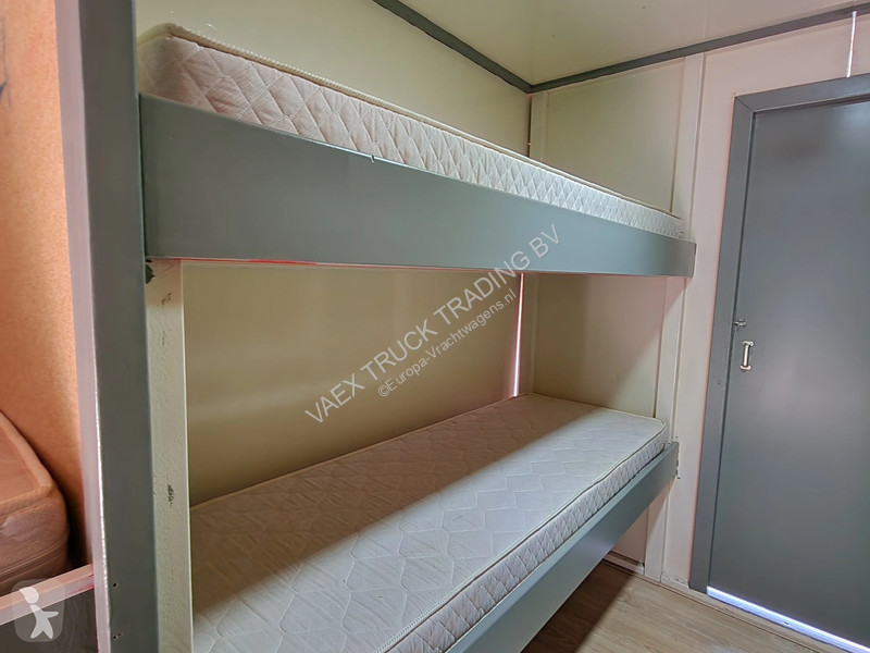 Полуприцеп  913- Camper trailer - 8 bed - Bar -...