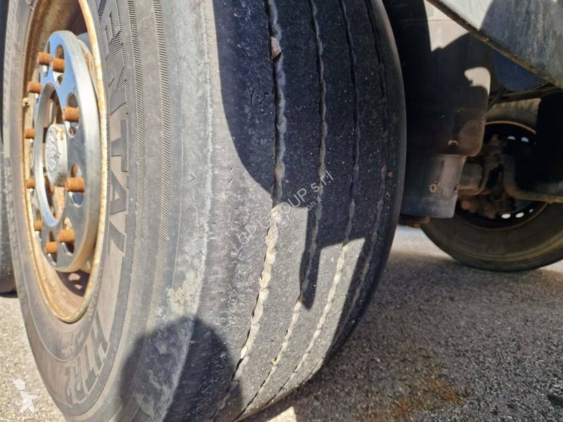 نصف مقطورة Menci SA740R