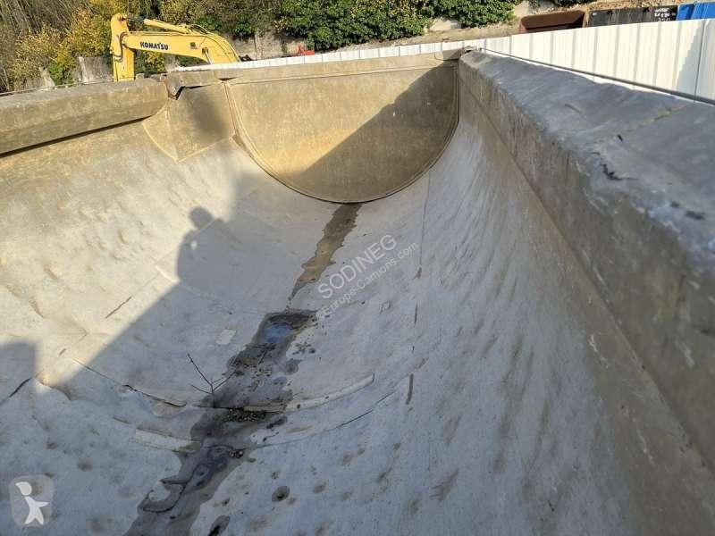 Semi remorque Benalu  3 ESSIEUX