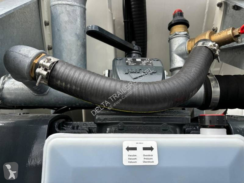 Semitrailer D-TEC 30,5m3 sous vide en inox...