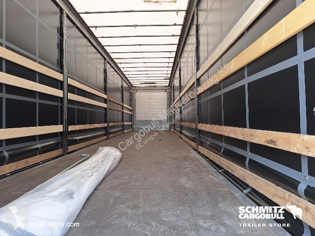 Semirimorchio Schmitz Cargobull Curtainsider Mega
