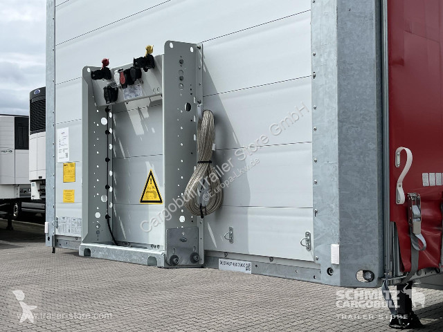 Semirimorchio Schmitz Cargobull Curtainsider Mega