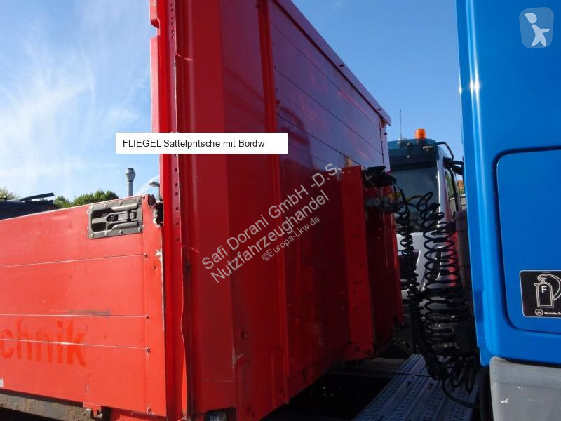 نصف مقطورة Fliegl Sattelpritsche mit Bordwänden...