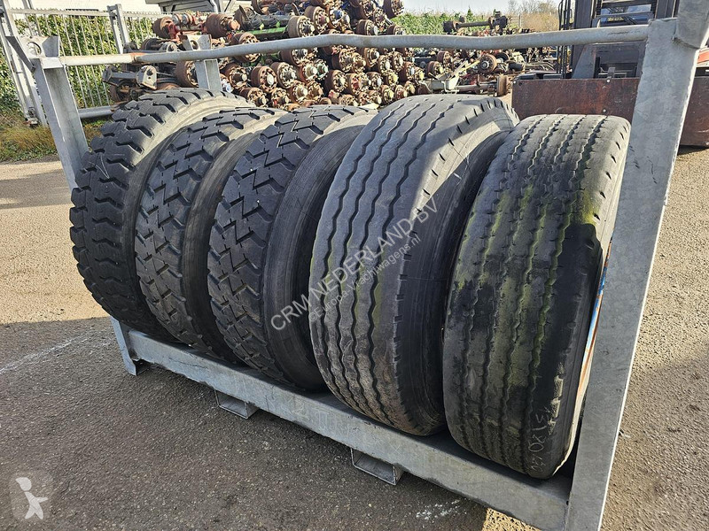 Véhicule utilitaire  TRAILER TIRE
