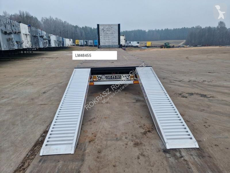 Полуремарке Schmitz Cargobull Low Deck Platform...