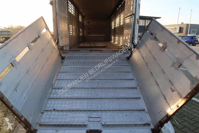 نصف مقطورة Pezzaioli SBA 31 - Cattle Transport