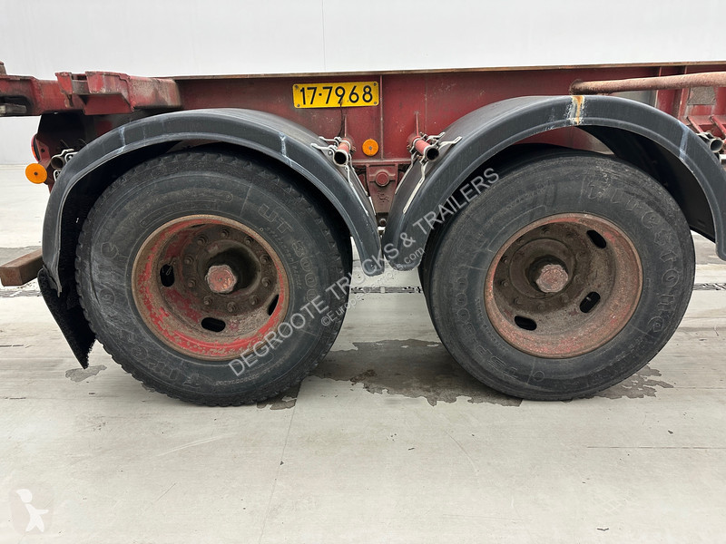 نصف مقطورة Fruehauf Skelet 20 ft
