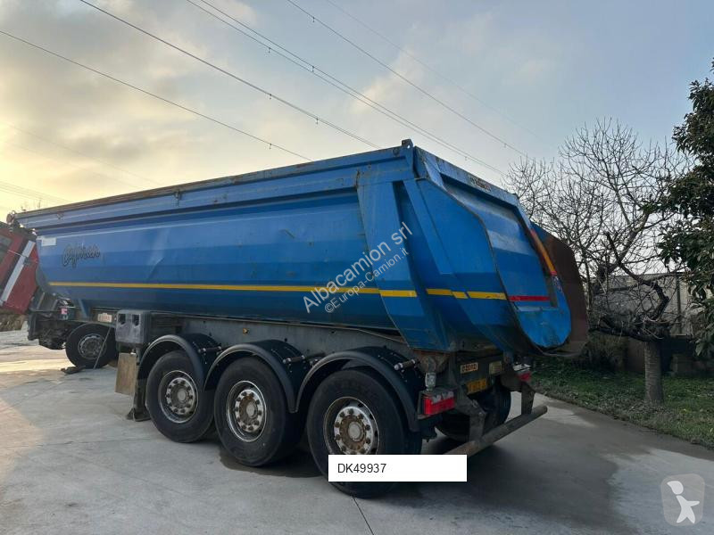 نصف مقطورة Zorzi