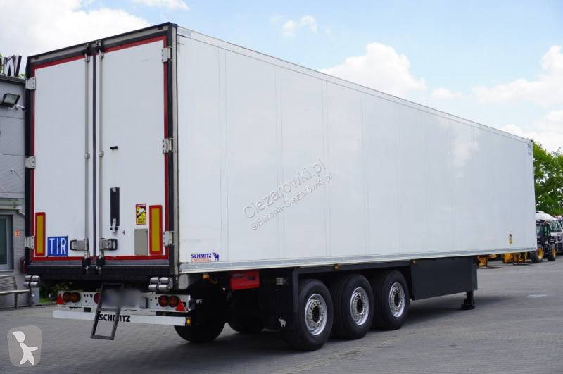 Полуремарке Schmitz Cargobull refrigerator...