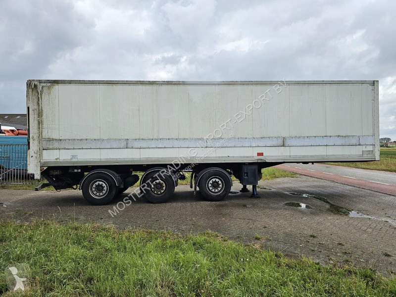Semi remorque  Closed box - 3x steering axle...