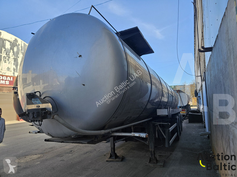 نصف مقطورة Burg BP012-24Z