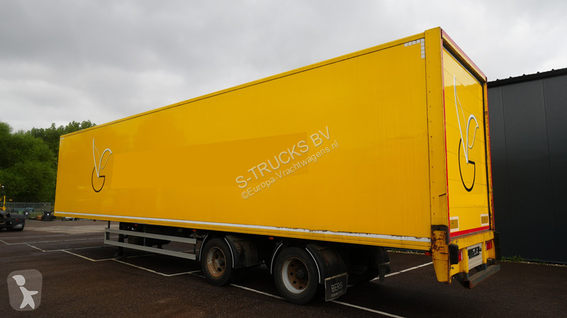 نصف مقطورة Floor 2 axle closed box