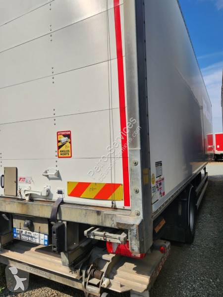 نصف مقطورة Fruehauf