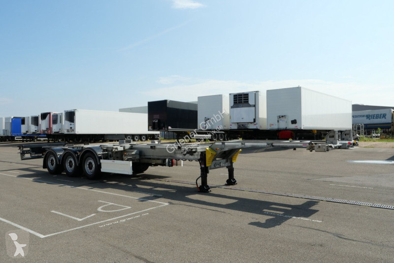Semiremorca Renders TYPE EURO 820 / LIFT...