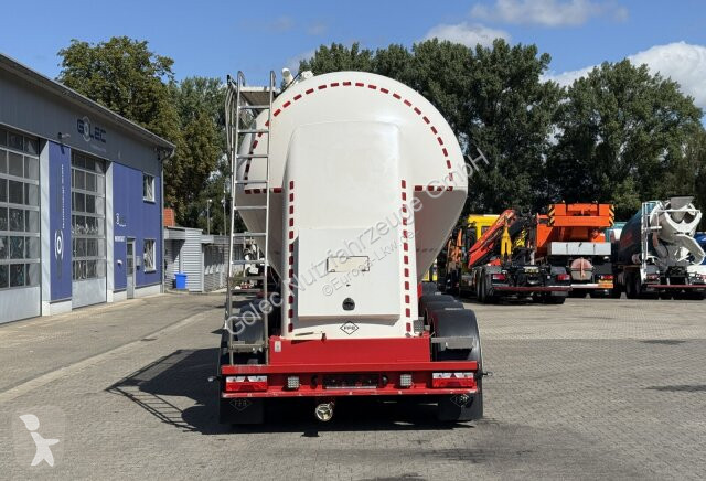 Semi remorque Feldbinder FFB Silo Auflieger...